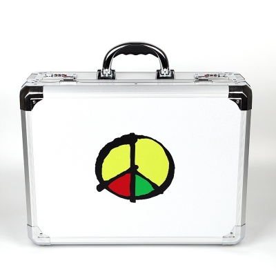 反战标志铝合金手提箱定制示例